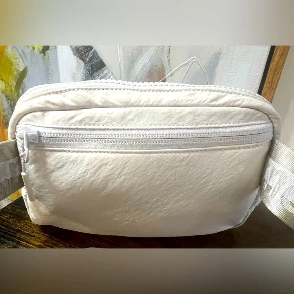 Lululemon Athletica Crossbody/Waste Bag - Picture 2 of 6